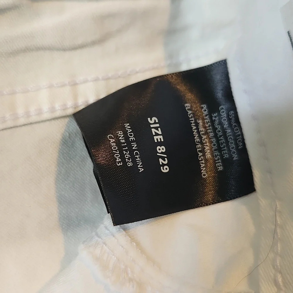 Tahari White Abigail Bermuda Shorts - Picture 13 of 13